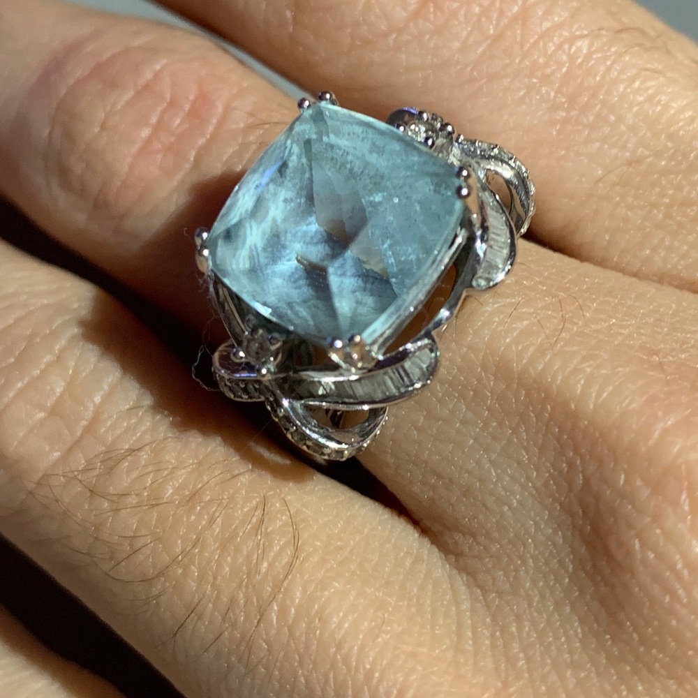 Beautiful aquamarine ring with diamond 💍